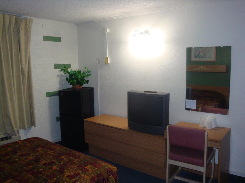 Travelers Inn Lake Havasu Lake Havasu City Room photo